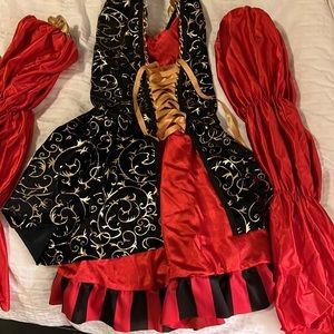 Sexy Spanish pirate deluxe costume